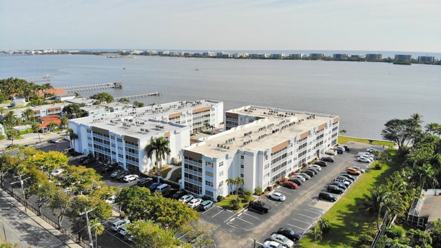 2 of 24 - 1516 S Lakeside Drive #318, Lake Worth Beach, FL