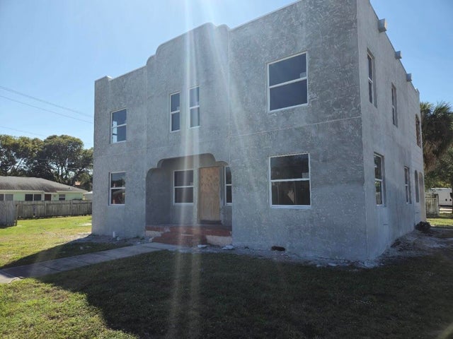 4 of 5 - 2747 Parker Avenue, West Palm Beach, FL