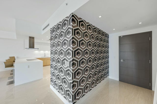 5 of 64 - 17301 Biscayne Boulevard #707, North Miami Beach, FL