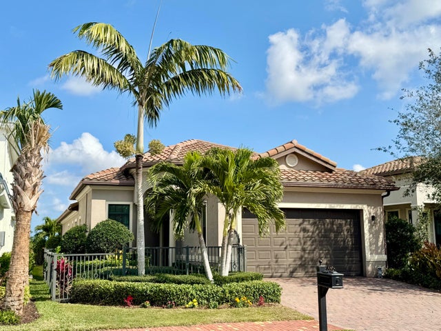 1 of 39 - 320 Se Fascino Circle, Port Saint Lucie, FL
