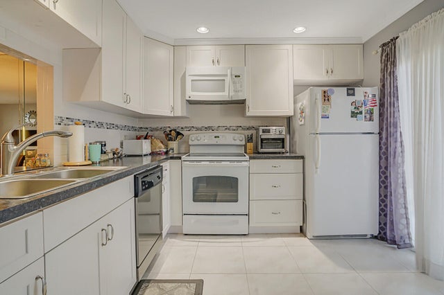 3 of 52 - 827 Salem Lane, Lake Worth, FL