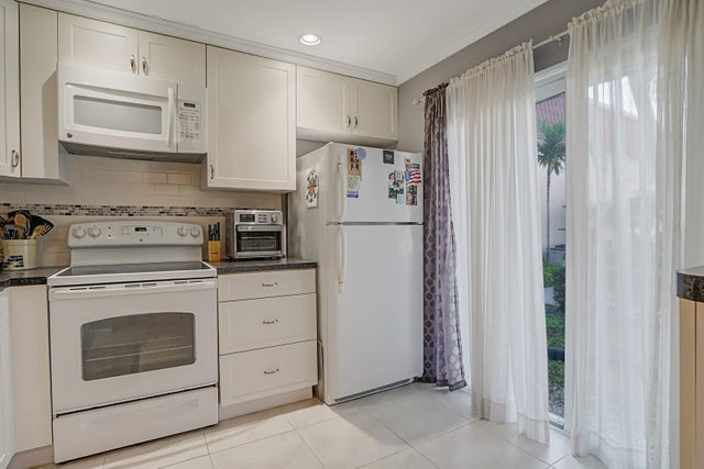 4 of 52 - 827 Salem Lane, Lake Worth, FL