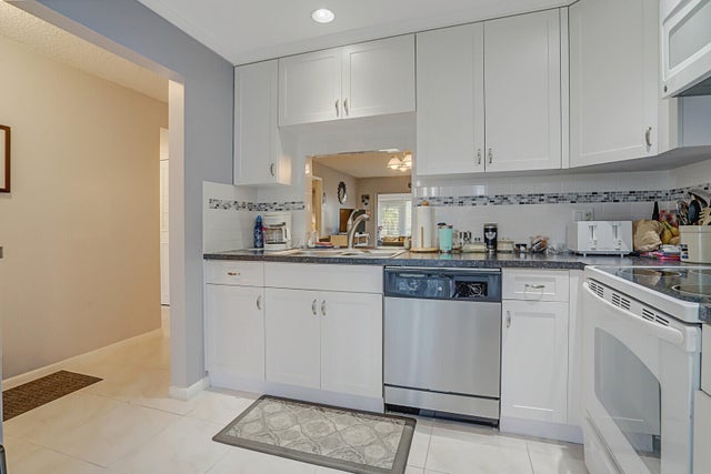 5 of 52 - 827 Salem Lane, Lake Worth, FL