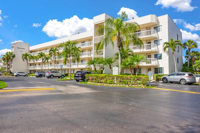 1 of 32 - 3146 Via Poinciana #315, Lake Worth, FL