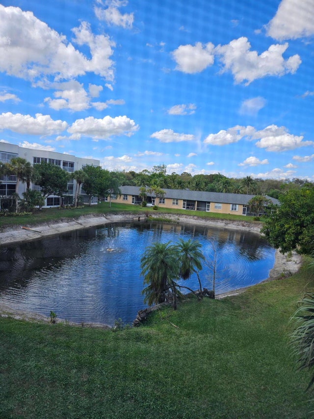 2 of 32 - 3146 Via Poinciana #315, Lake Worth, FL