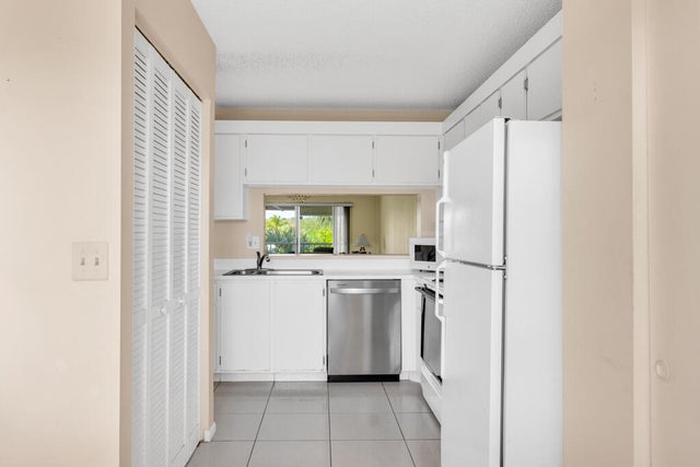 3 of 32 - 3146 Via Poinciana #315, Lake Worth, FL