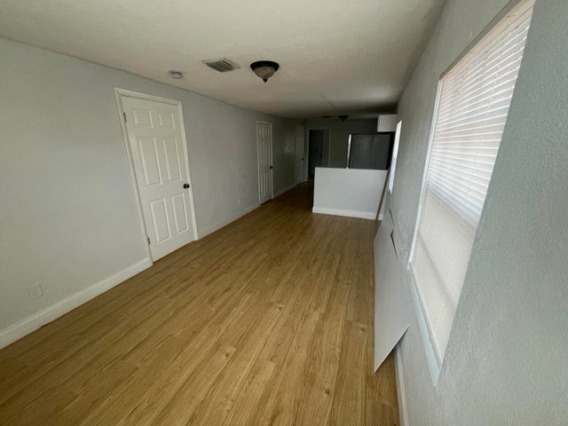 2 of 8 - 324 Sw 8th St, Belle Glade, FL