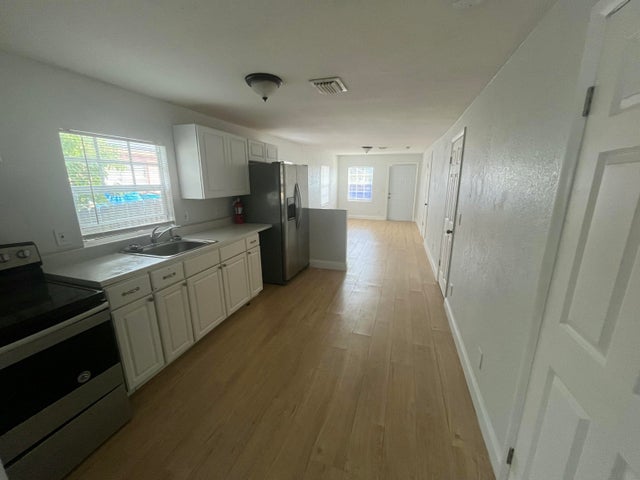 4 of 8 - 324 Sw 8th St, Belle Glade, FL