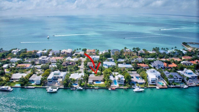 3 of 13 - 631 N Mashta Dr, Key Biscayne, FL