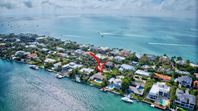 4 of 13 - 631 N Mashta Dr, Key Biscayne, FL