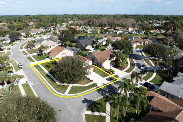 2 of 22 - 9935 Pine Dust Ct, Lake Worth, FL