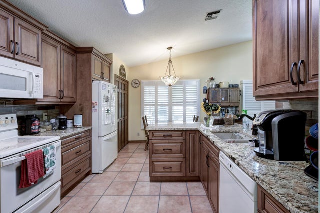 5 of 22 - 9935 Pine Dust Ct, Lake Worth, FL