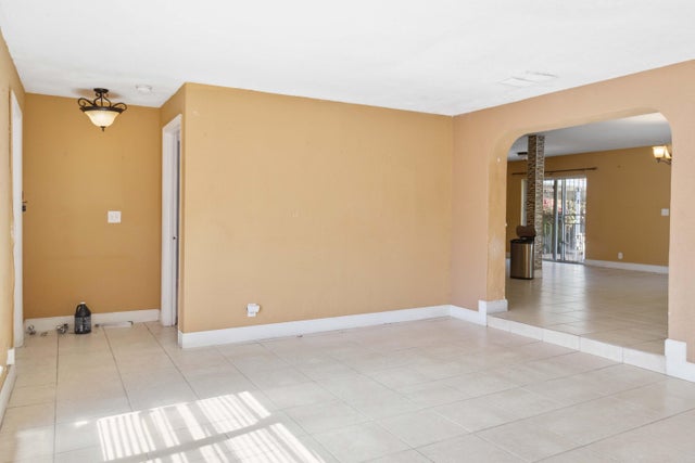4 of 34 - 3761 Sw 1 Street, Fort Lauderdale, FL