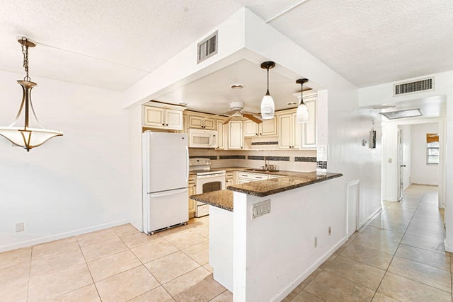 2 of 21 - 2049 Hythe C, Boca Raton, FL