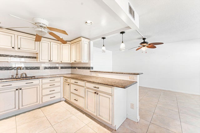 3 of 21 - 2049 Hythe C, Boca Raton, FL