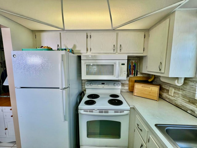 2 of 47 - 100 Markham E, Deerfield Beach, FL