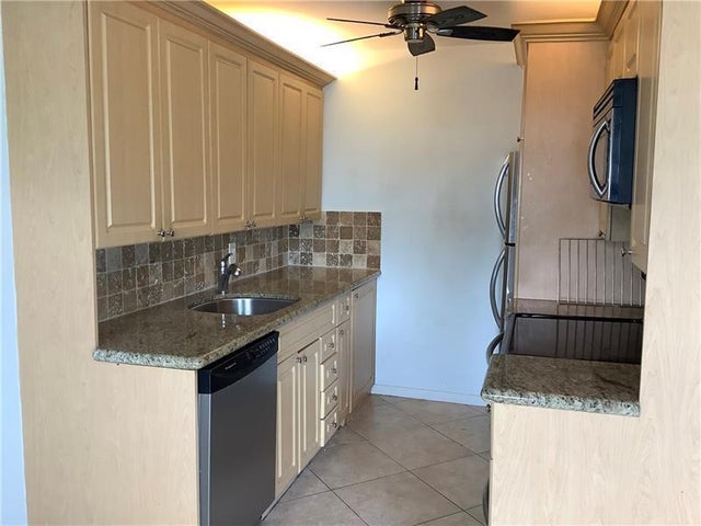 5 of 22 - 2078 Exeter E, Boca Raton, FL