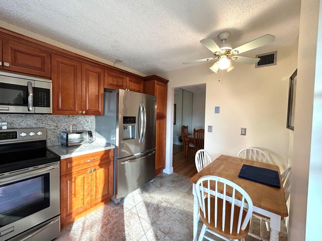 3 of 42 - 3951 Via Poinciana #412, Lake Worth, FL