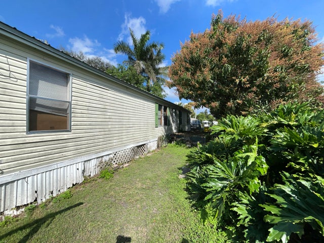 2 of 8 - 170 Apple Av, Pahokee, FL