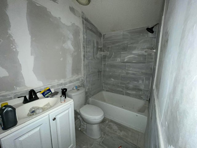 5 of 8 - 170 Apple Av, Pahokee, FL