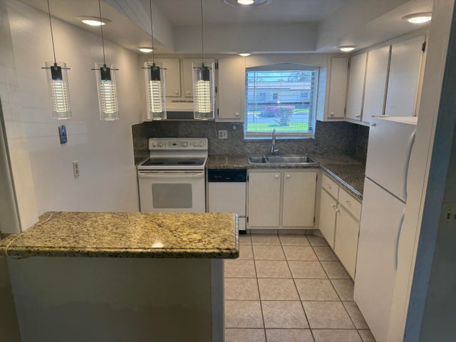 2 of 32 - 2804 Crosley E Drive E #apt E, West Palm Beach, FL