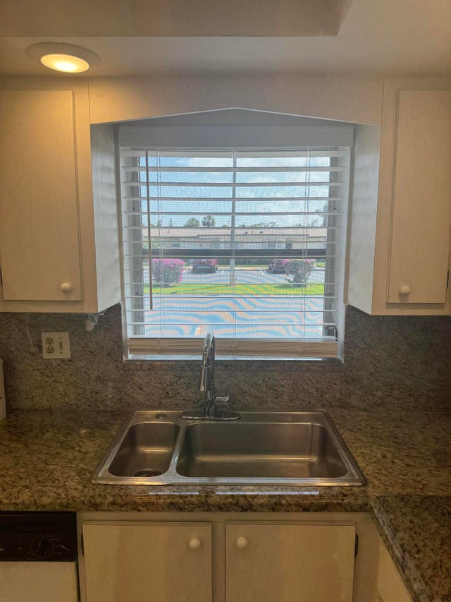 5 of 32 - 2804 Crosley E Drive E #apt E, West Palm Beach, FL