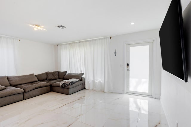 3 of 26 - 1323 Lincoln Street, Hollywood, FL