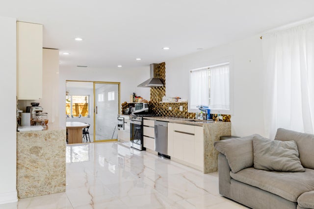 4 of 26 - 1323 Lincoln Street, Hollywood, FL