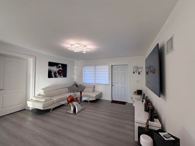 5 of 33 - 303 Nw 28 Wy, Fort Lauderdale, FL