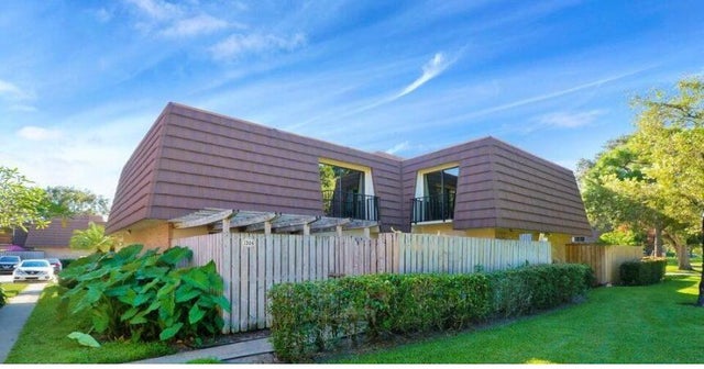 1 of 1 - 1304 13th Lane, Palm Beach Gardens, FL
