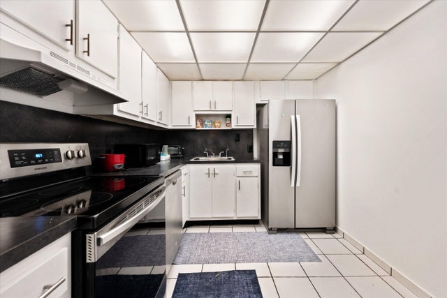 5 of 19 - 100 Bayview Drive #423, Sunny Isles Beach, FL