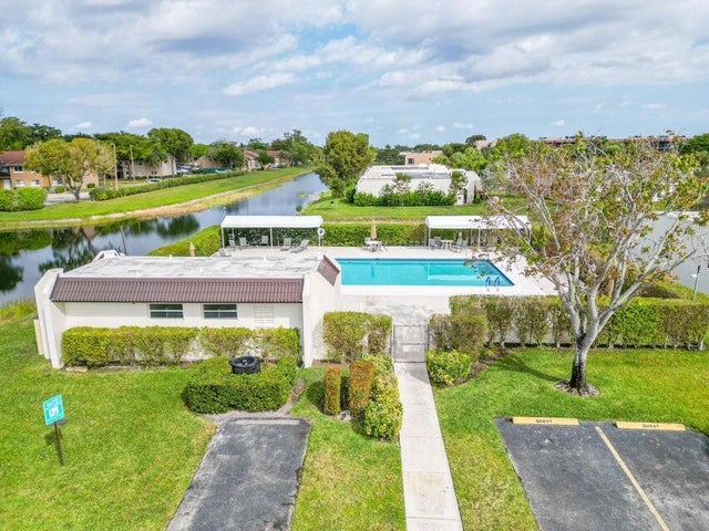5 of 18 - 107 Lake Terry Drive, West Palm Beach, FL