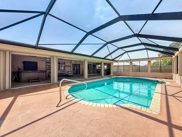 2 of 68 - 189 Ne Caprona Avenue, Port Saint Lucie, FL