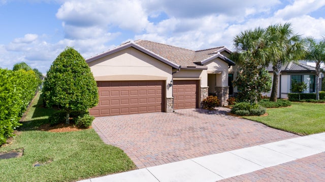 2 of 54 - 739 Se Villandry Way, Port Saint Lucie, FL