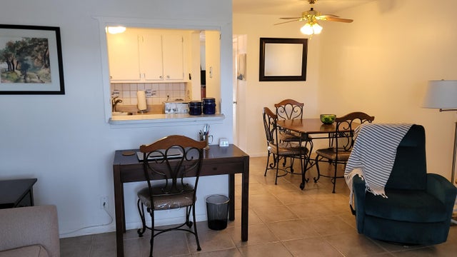4 of 60 - 114 Chatham E, West Palm Beach, FL