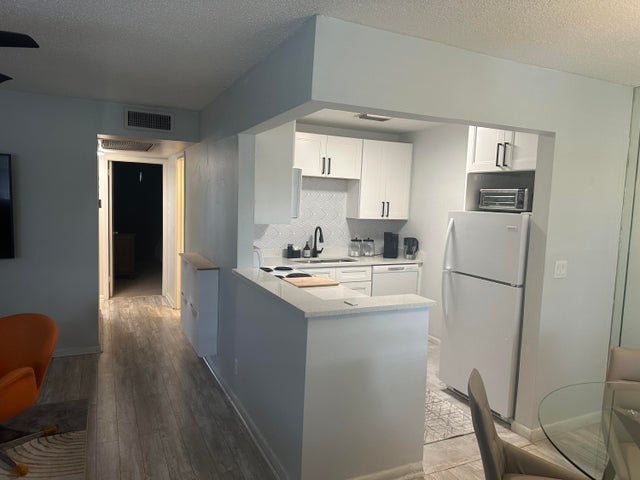3 of 11 - 155 Windsor G, West Palm Beach, FL