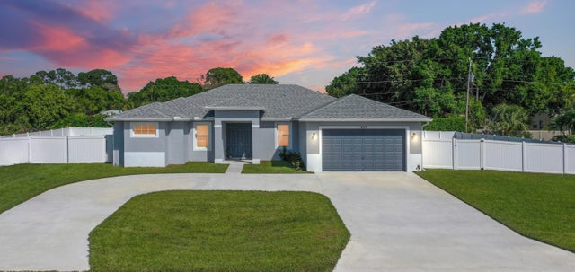 2 of 38 - 2017 Sw Justison Avenue, Port Saint Lucie, FL