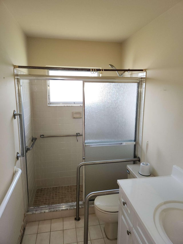 5 of 10 - 2638 Gately Drive E #131, West Palm Beach, FL