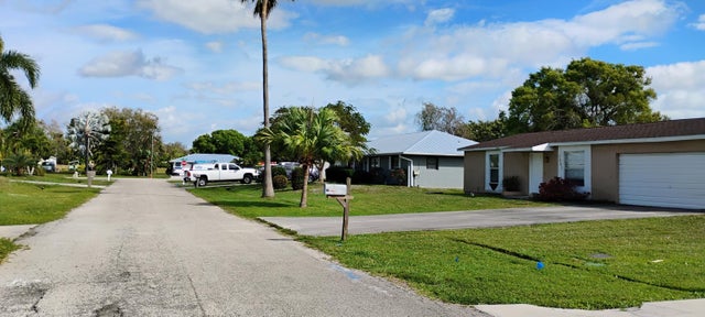 4 of 43 - 1562 Sw Curry Street, Port Saint Lucie, FL