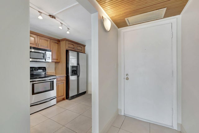 3 of 37 - 6 Royal Palm Way #204, Boca Raton, FL