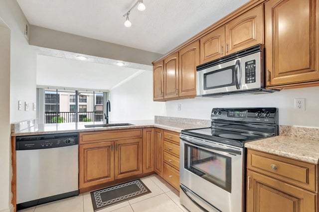 5 of 37 - 6 Royal Palm Way #204, Boca Raton, FL