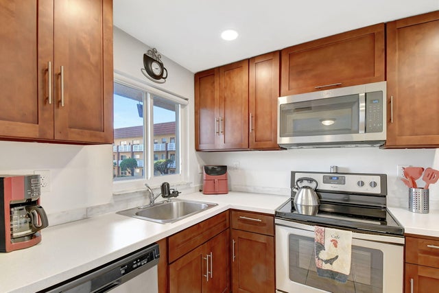 4 of 15 - 9261 Sunrise Lakes Blvd #210, Sunrise, FL