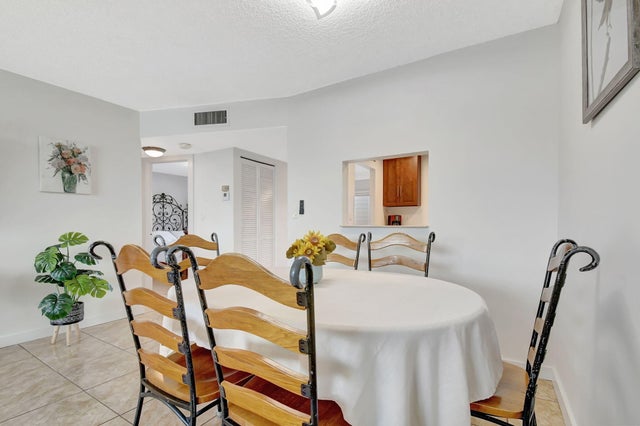 5 of 15 - 9261 Sunrise Lakes Blvd #210, Sunrise, FL