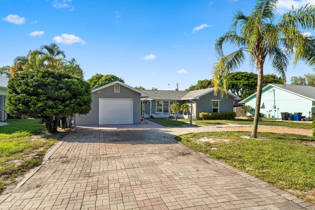 1 of 33 - 4805 Se Manatee Terrace, Stuart, FL