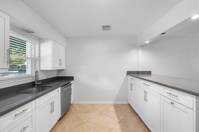 3 of 20 - 3801 Ne 22nd Ter #2, Lighthouse Point, FL