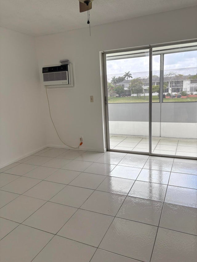 5 of 12 - 113 Berkshire E, West Palm Beach, FL