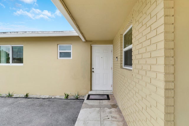 2 of 34 - 827 Caroline Avenue, West Palm Beach, FL
