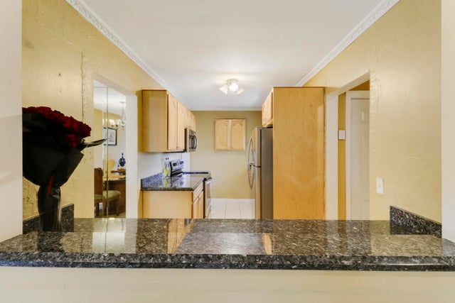 5 of 34 - 827 Caroline Avenue, West Palm Beach, FL