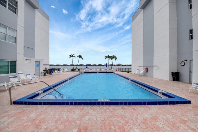 5 of 27 - 1516 S Lakeside Drive #307, Lake Worth Beach, FL