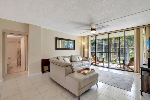 4 of 40 - 2424 N Federal Highway #207, Boynton Beach, FL